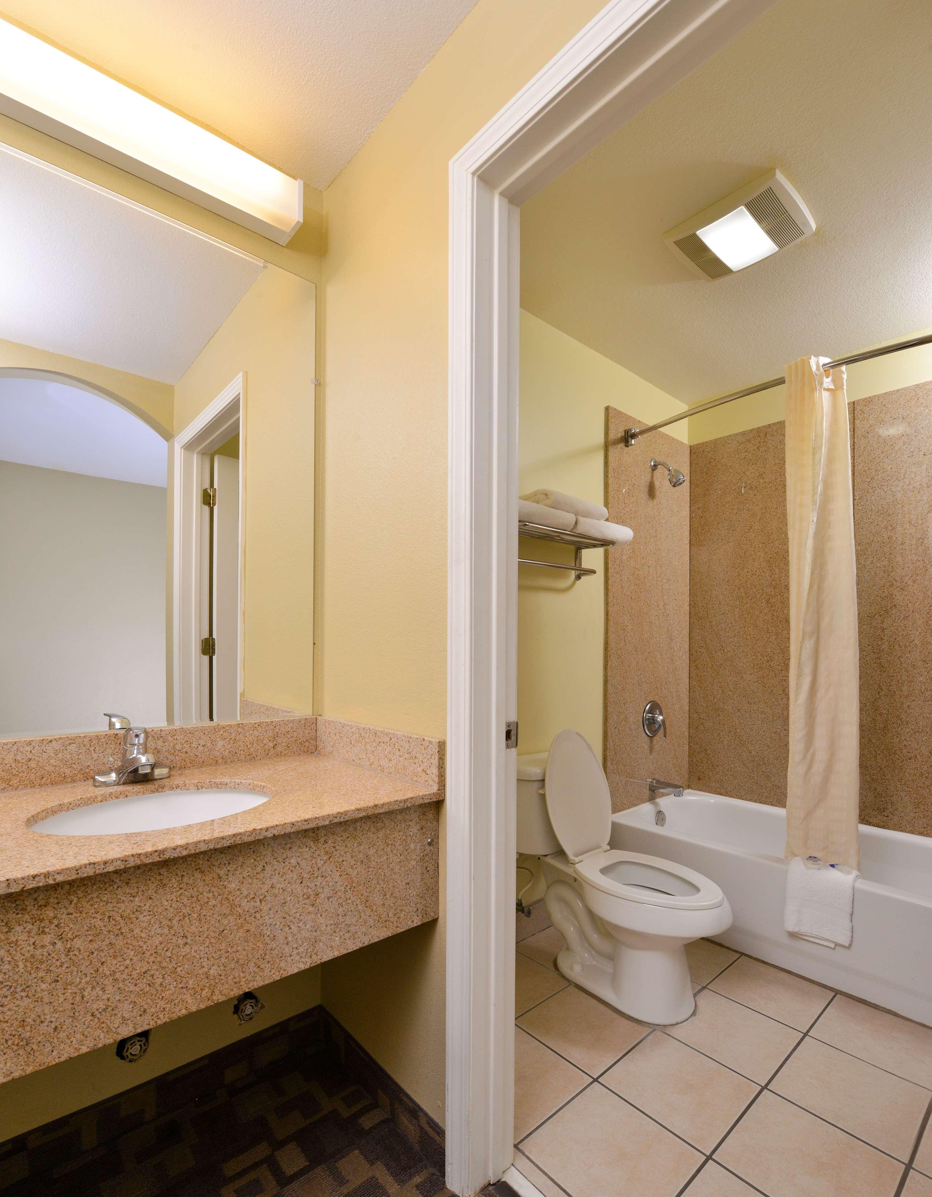 Americas Best Value Inn And Suites Little Rock Bagian luar foto