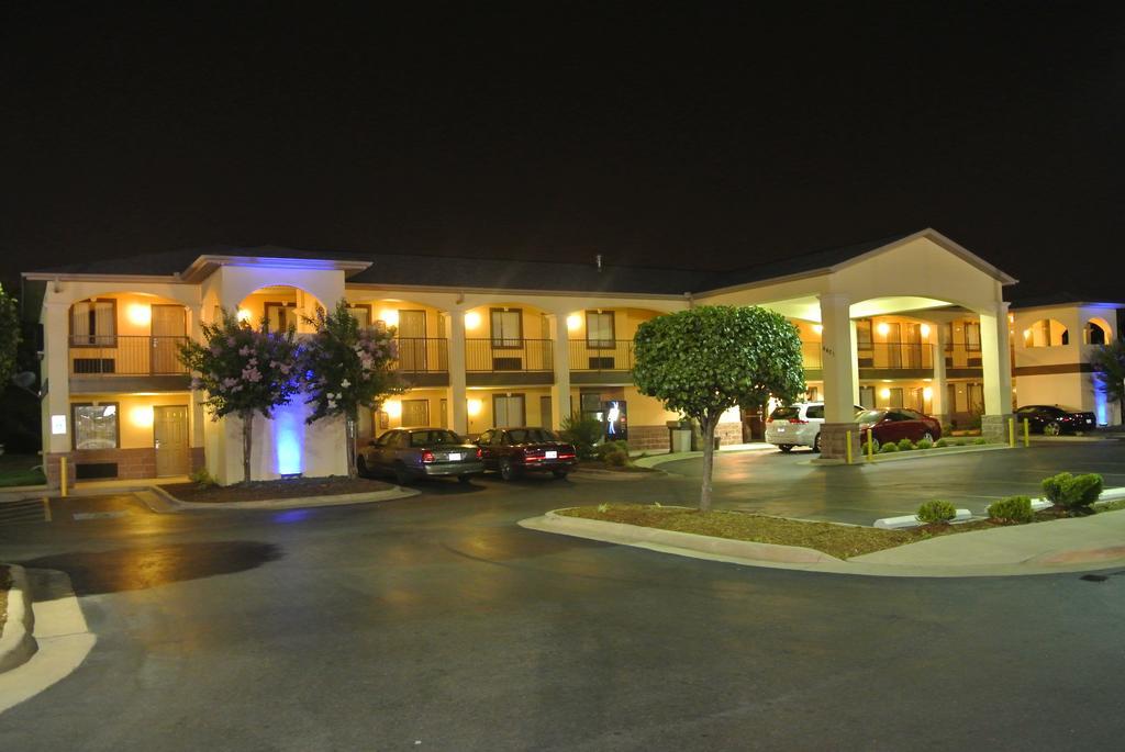 Americas Best Value Inn And Suites Little Rock Bagian luar foto
