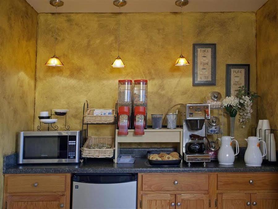 Americas Best Value Inn And Suites Little Rock Bagian luar foto